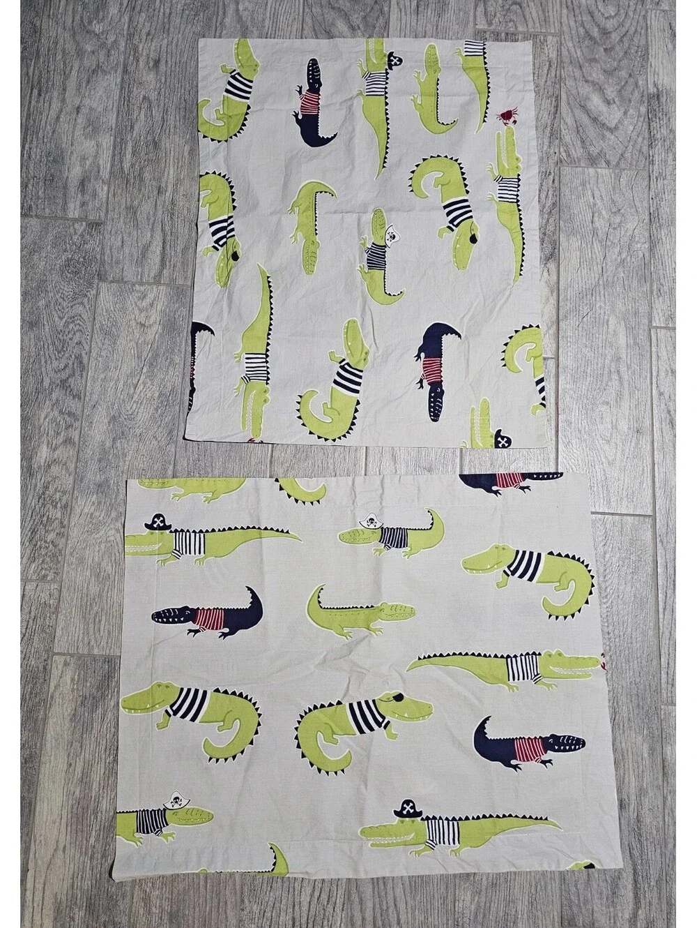 (2pc) Pottery Barn Kids Pillow Shams Standard Format 20x26 Alligators Print